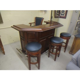 Casegood - American Augusta Home Bar w 4 Bar Stools and Keys